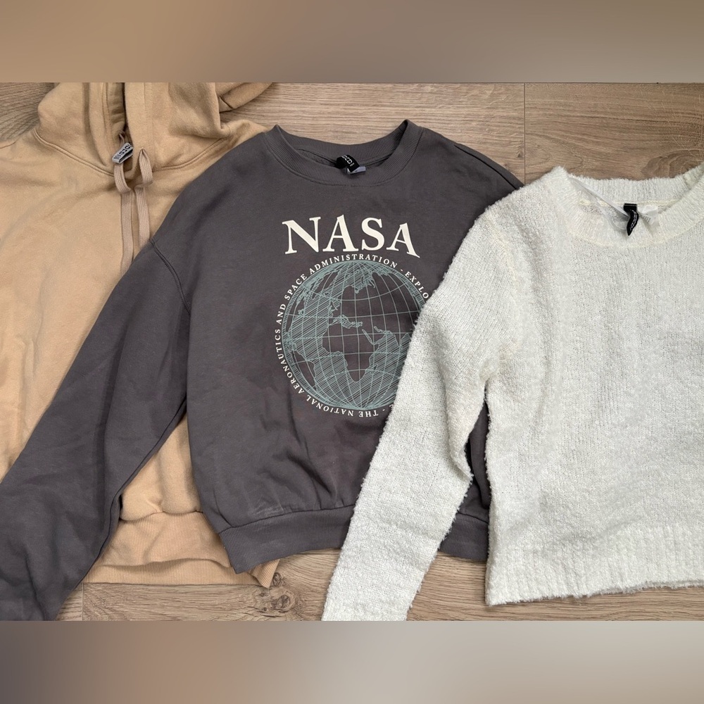 H&M Women’s XS Sweater Bundle | 3 Pieces | Cozy & Trendy - Picture 5 of 7